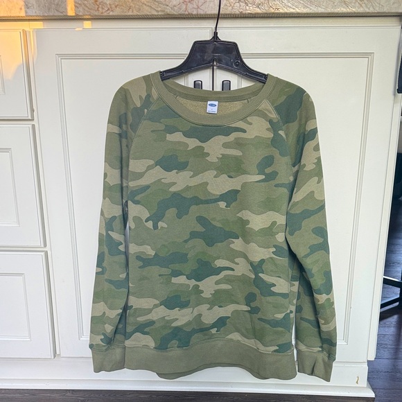 Old Navy Tops - Old Navy camo crew neck sweatshirt Large
